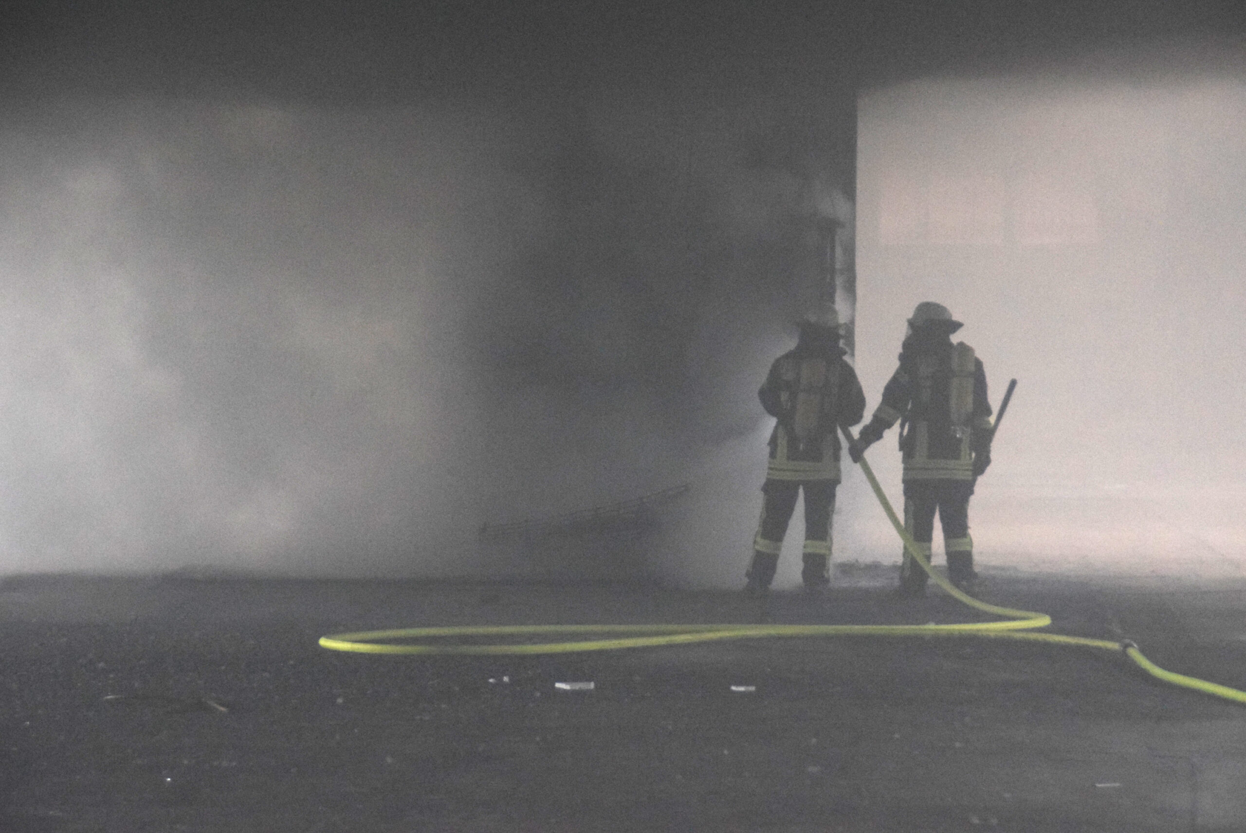 Feuer in leerstehendem Industriekomplex